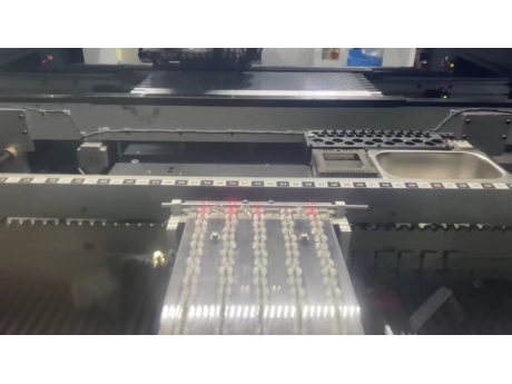 Ningbo LED lighting products customer-SM481 machine assembly lens light bar products.