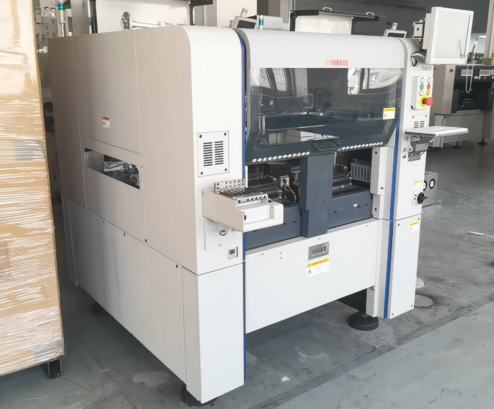 Yamaha YSM10 pick and place machine showing 72-feeder mounting platform architecture for automated PCB assembly